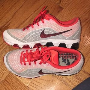 8.5 Nike women’s shoe almost new